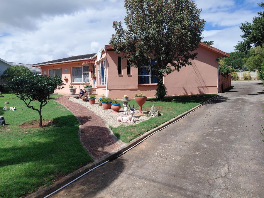 4 Bedroom Property for Sale in Bothasrus Eastern Cape